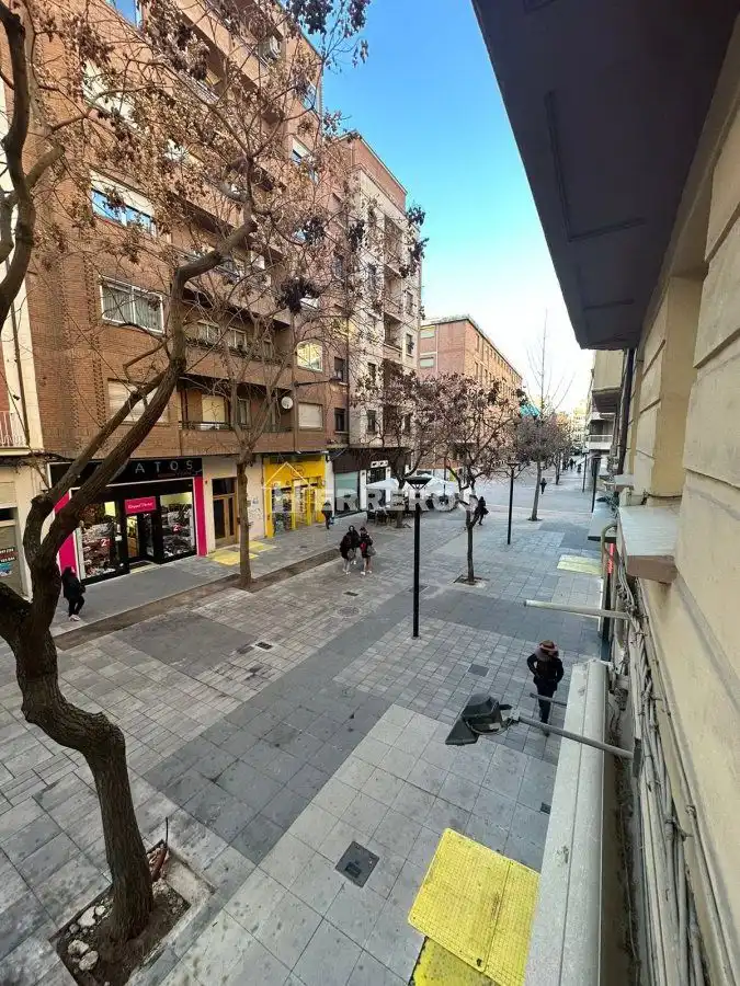 Vista exterior de Apartament en venda en  Logroño amb Calefacció, Parquet i Moblat