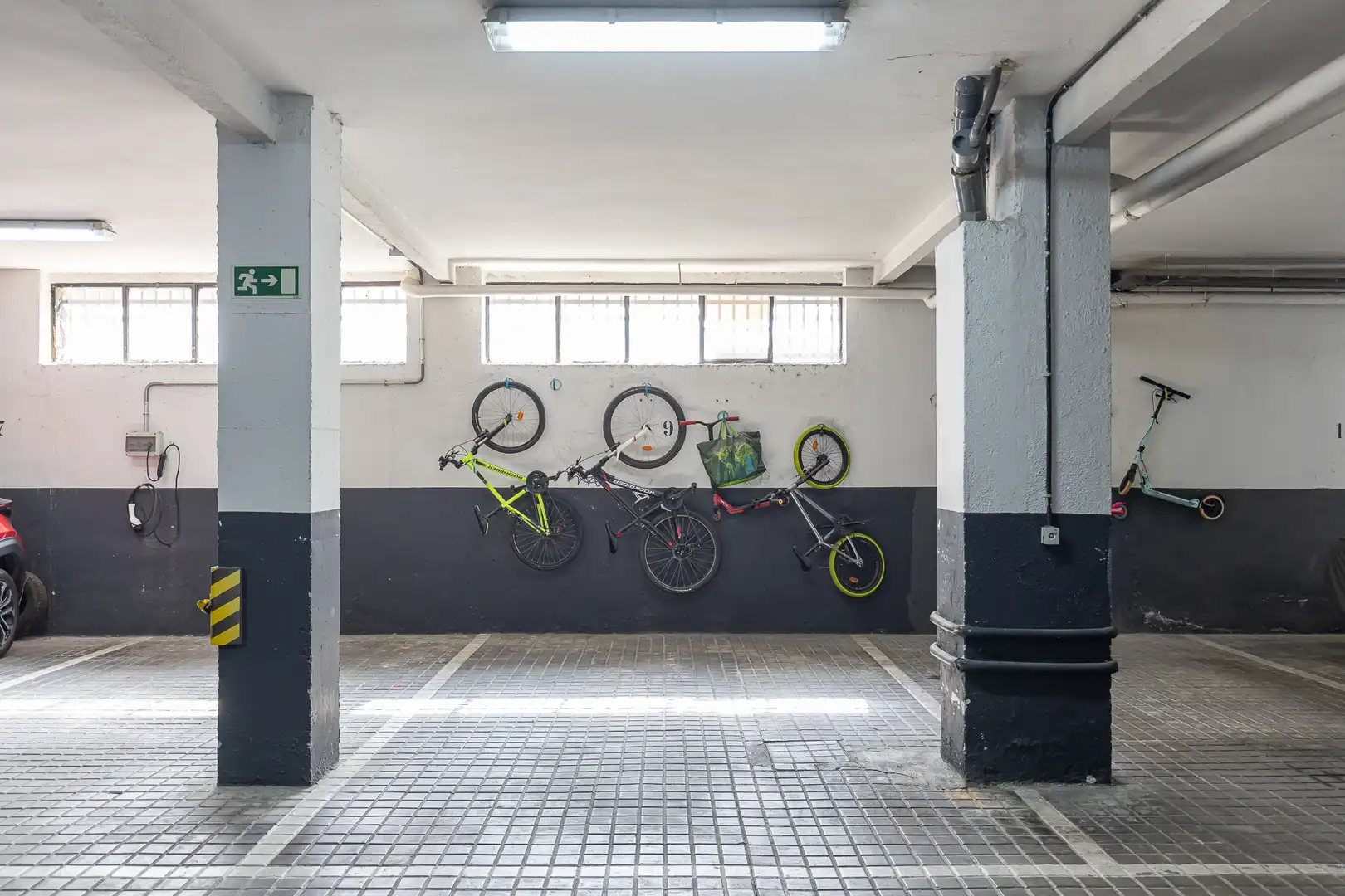 Parkplatz von Wohnung zum Verkauf in Madrid mit Klimaanlage, Heizung und Privatgarten