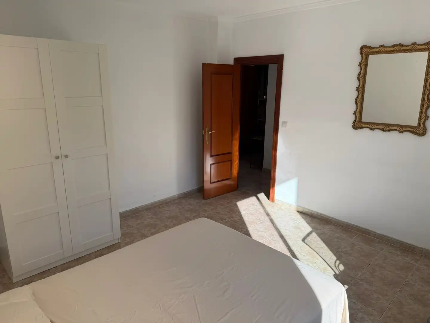 Schlafzimmer von Wohnung zur Miete in Valencia mit Möbliert, Ofen und Waschmaschine