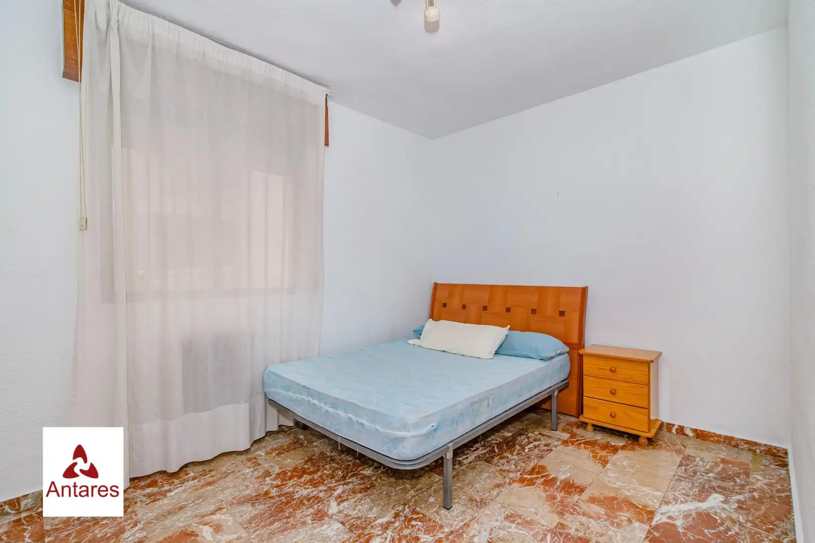 Habitación de Piso en venta en Granada con Calefacción y Amueblado