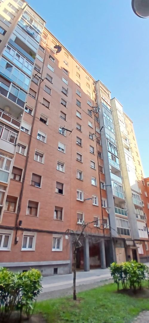 Vista exterior de Pis en venda en Bilbao  amb Moblat