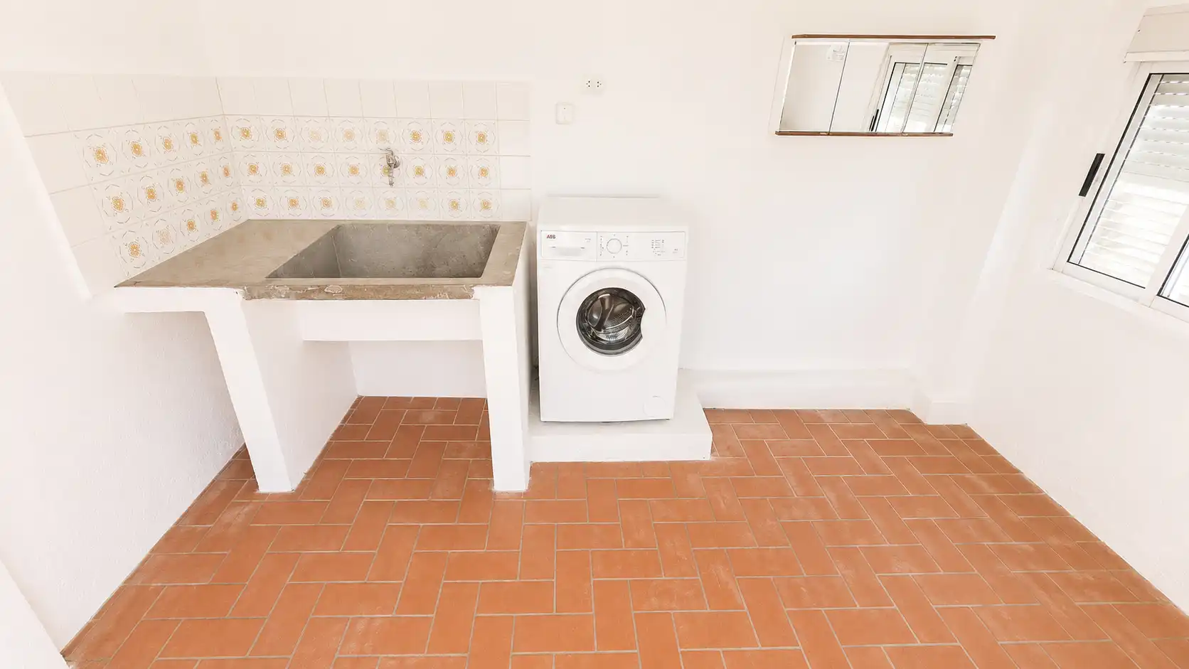 Küche von Einfamilien-Reihenhaus zum Verkauf in Vélez de Benaudalla mit Privatgarten, Terrasse und Möbliert