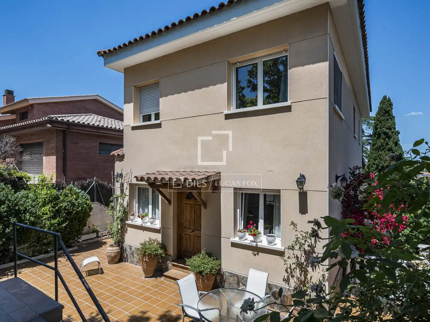 Vista exterior de Casa o xalet en venda en Sant Cugat del Vallès amb Aire condicionat, Calefacció i Jardí privat
