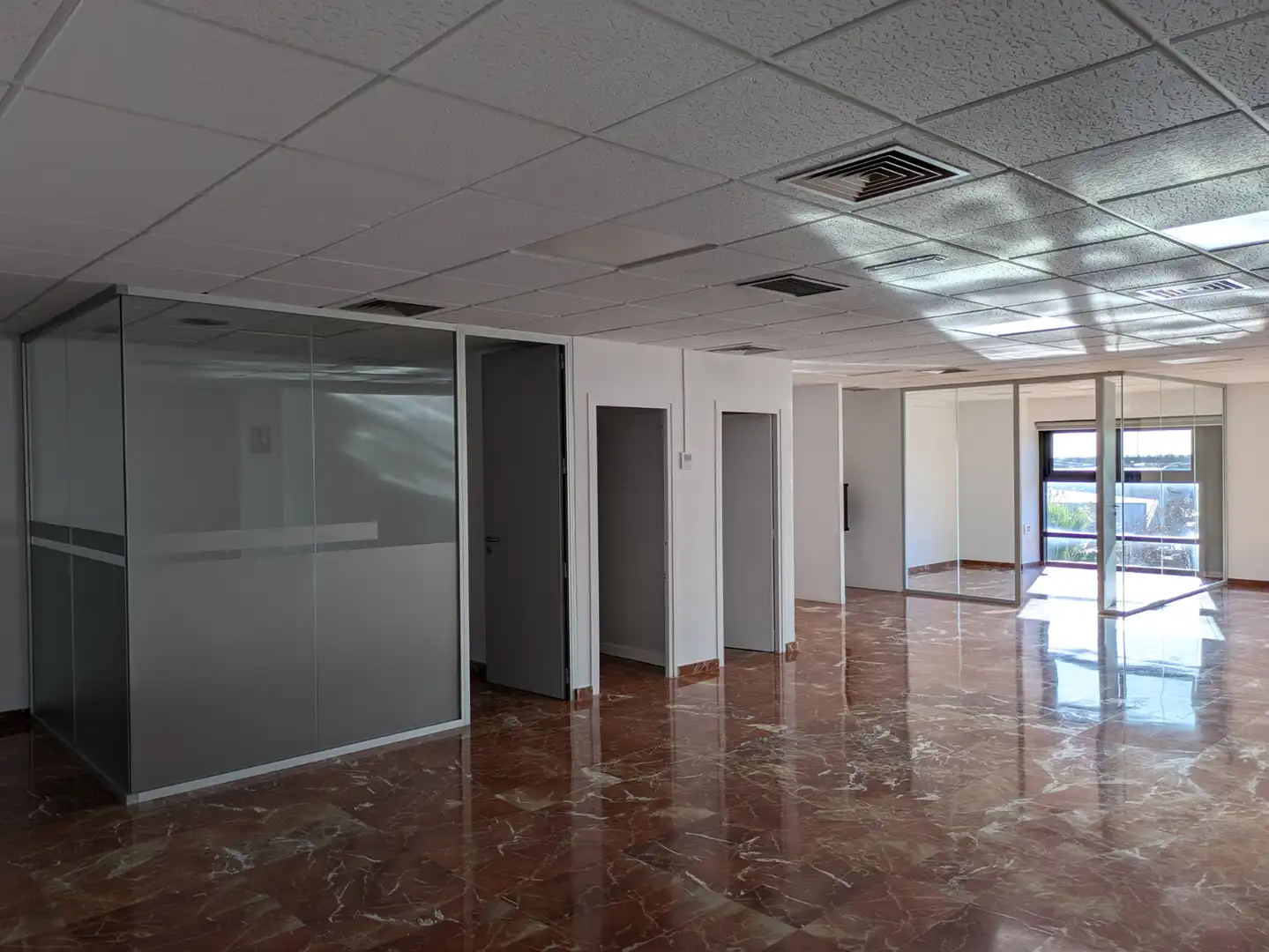 Büro zur Miete in Cornellà de Llobregat mit Klimaanlage, Heizung und Internet