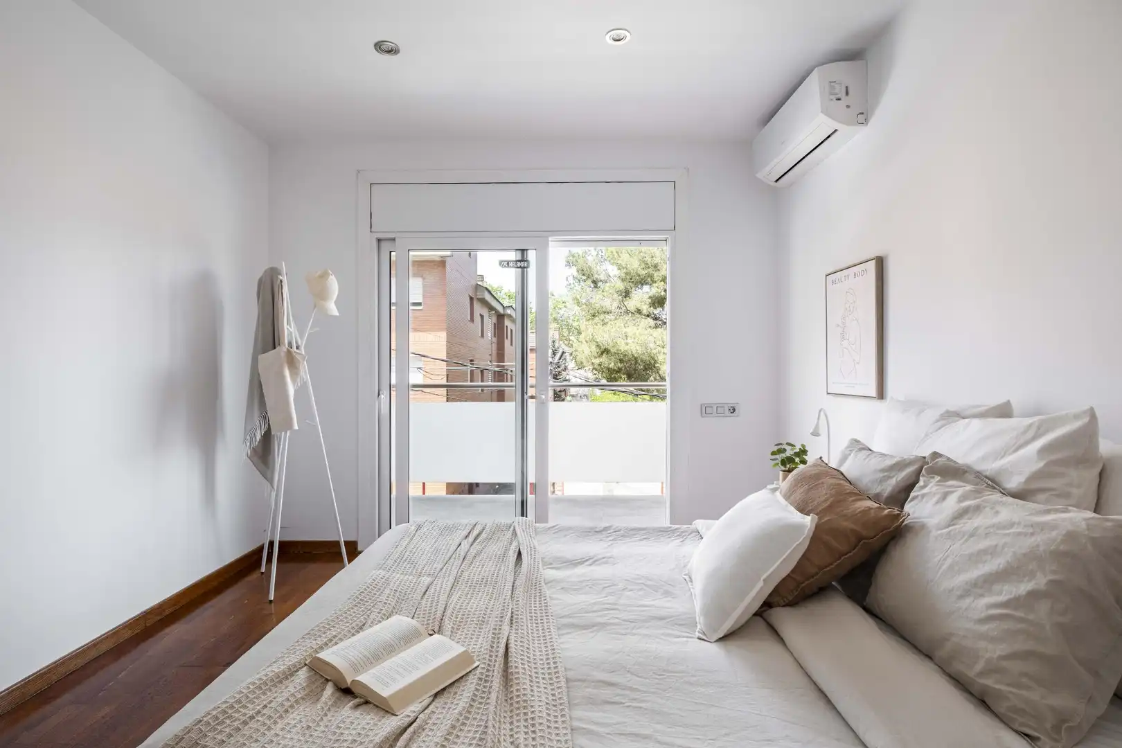 Dormitori de Casa o xalet en venda en Barcelona amb Aire condicionat, Calefacció i Jardí privat