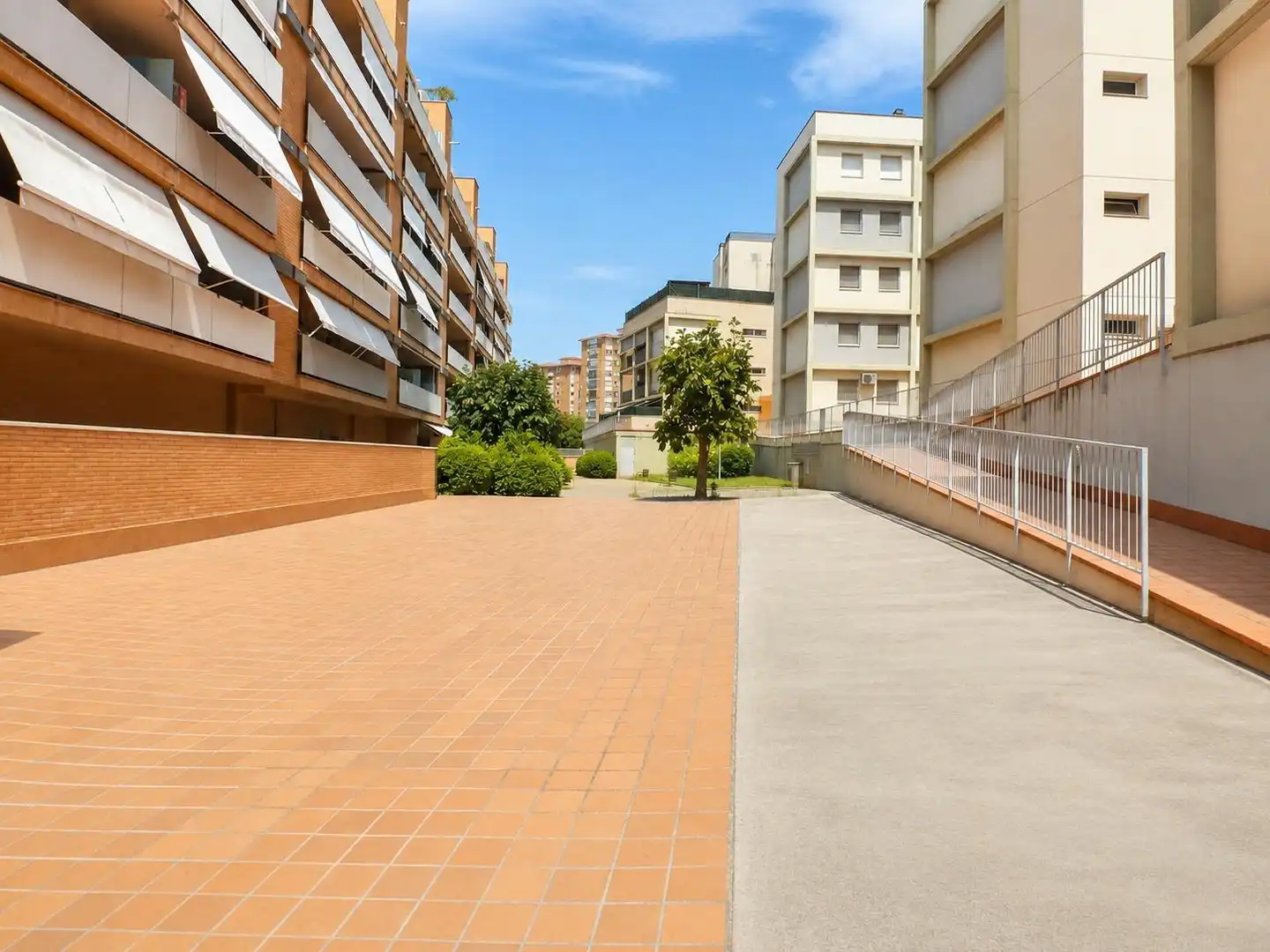 Vista exterior de Pis en venda en Manresa amb Calefacció, Jardí privat i Terrassa
