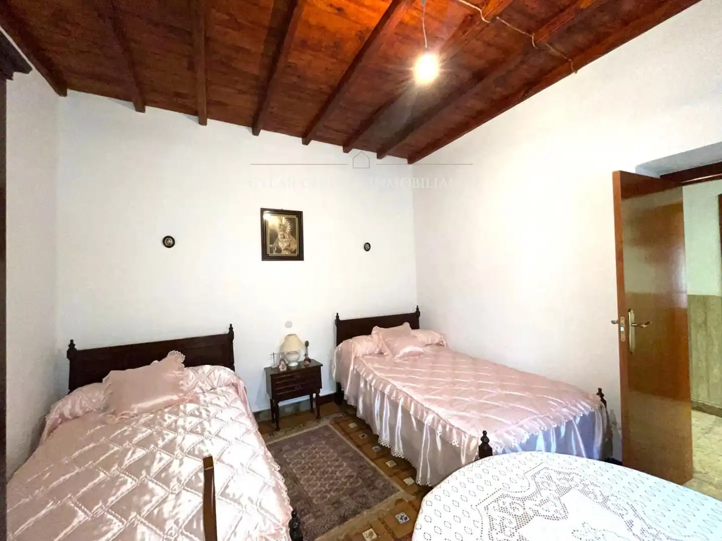 Dormitori de Casa o xalet en venda en San Pedro de Rozados amb Calefacció, Traster i Moblat