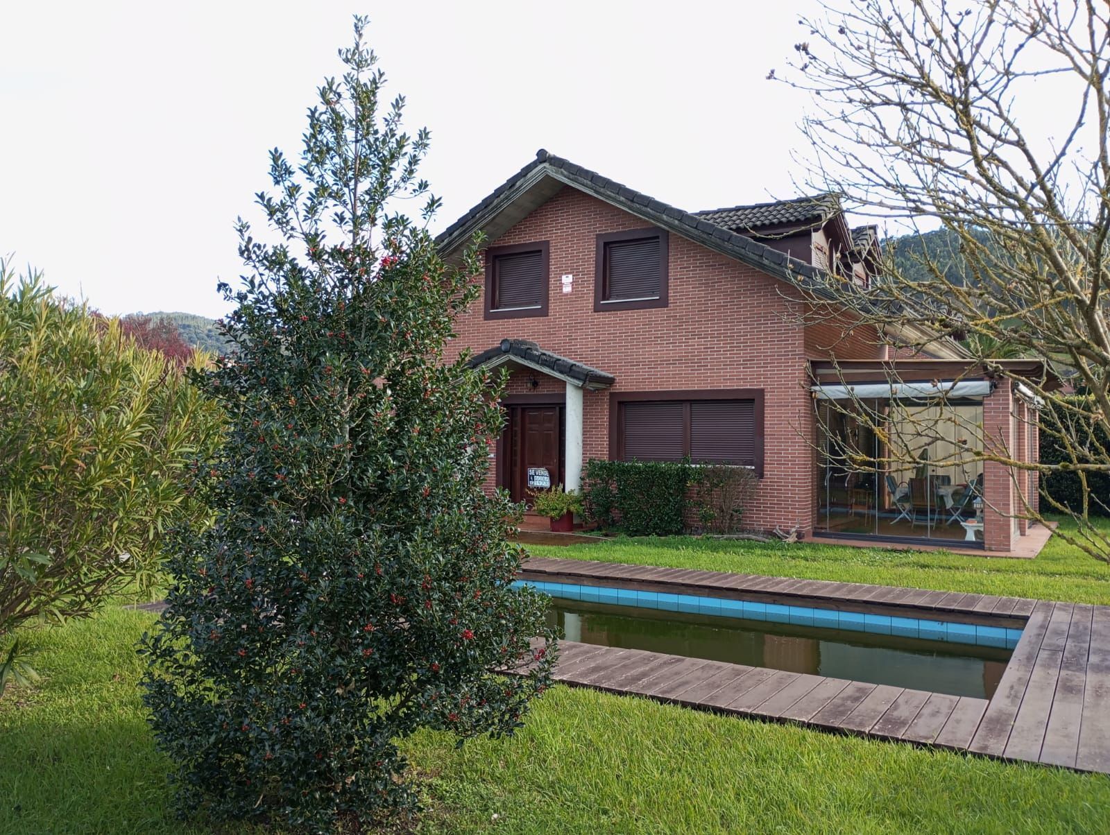 Vista exterior de Casa o xalet en venda en Guriezo amb Calefacció, Jardí privat i Piscina