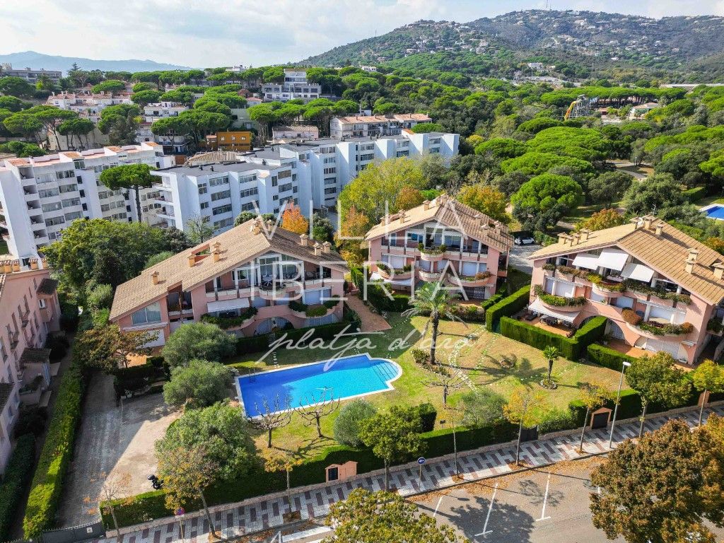 Vista exterior de Apartament en venda en Castell d'Aro, Platja d'Aro i s'Agaró amb Jardí privat i Piscina comunitària