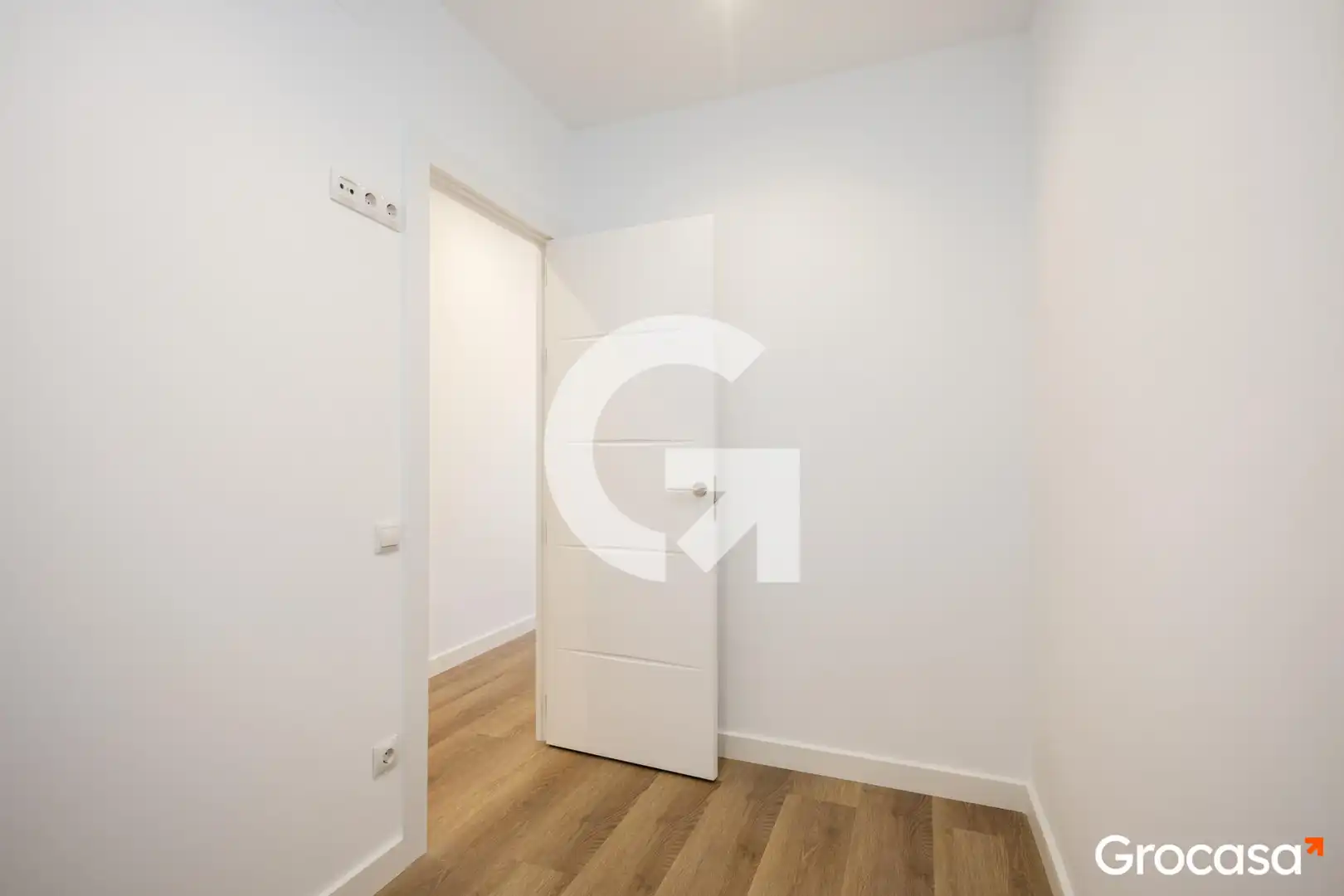Flat for sale in Sant Vicenç Dels Horts  with Air Conditioner, Heating and Oven