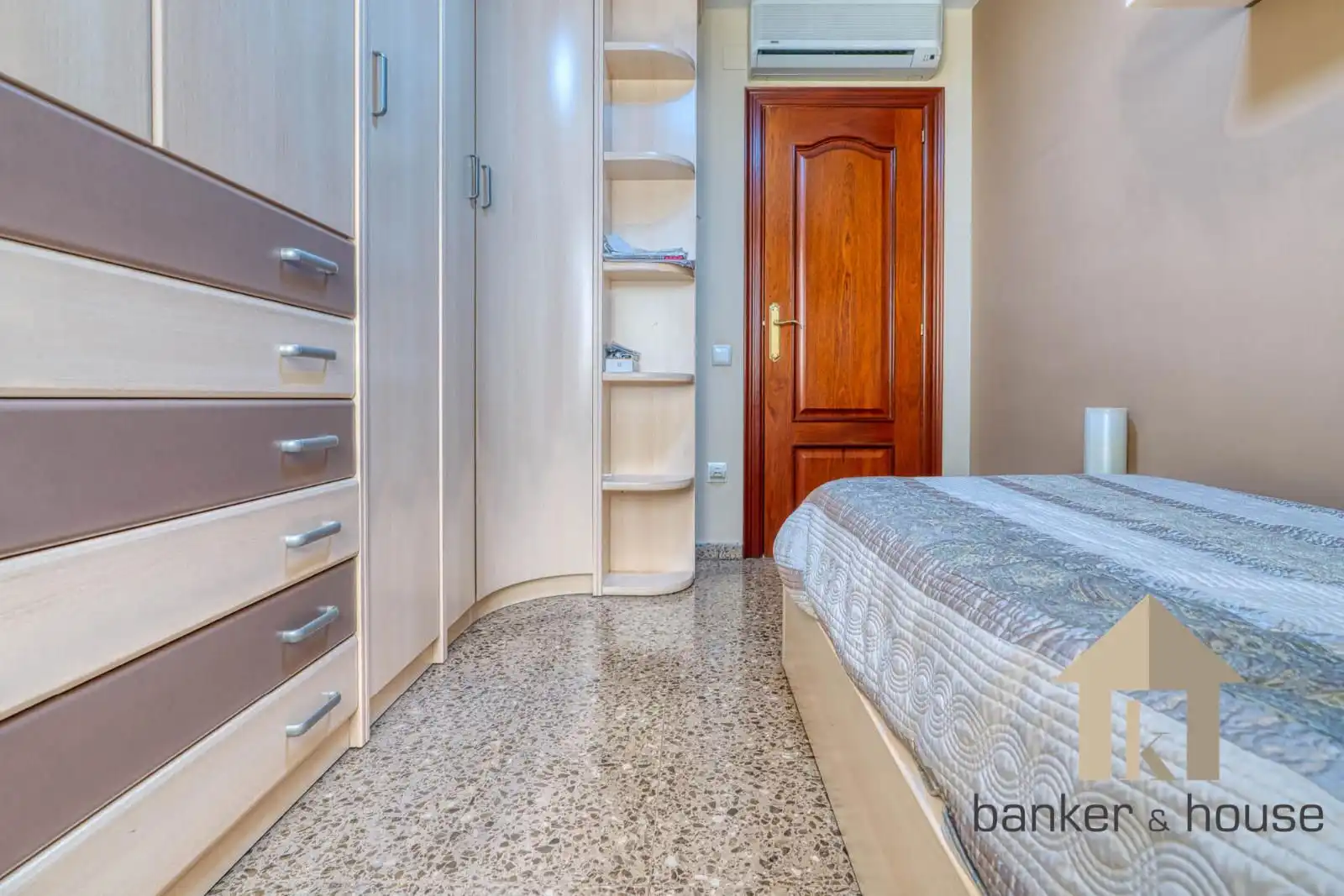 Dormitori de Pis en venda en Cerdanyola del Vallès amb Aire condicionat, Calefacció i Parquet