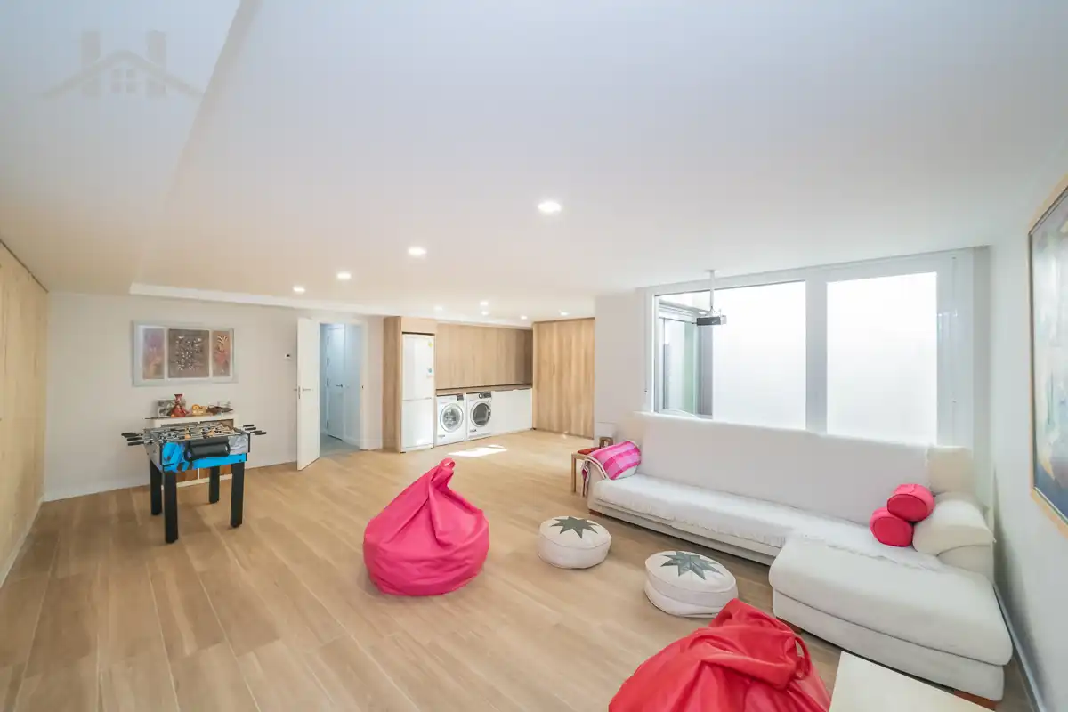 Casa adosada en venta en Avenida de la Armada Española, Cortijo Sur