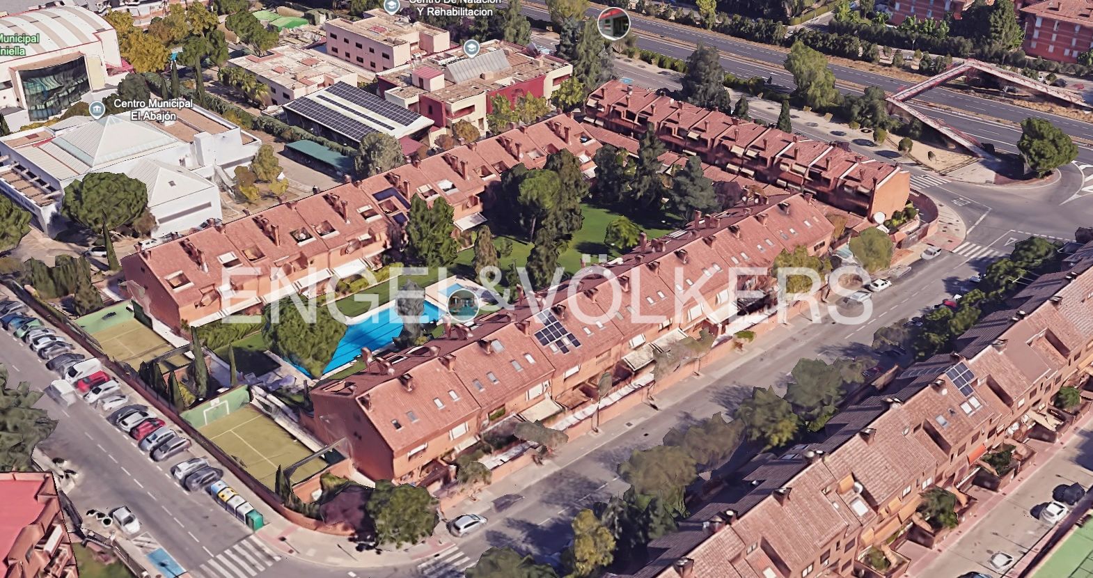 Vista exterior de Casa o xalet en venda en Las Rozas de Madrid amb Calefacció, Jardí privat i Parquet