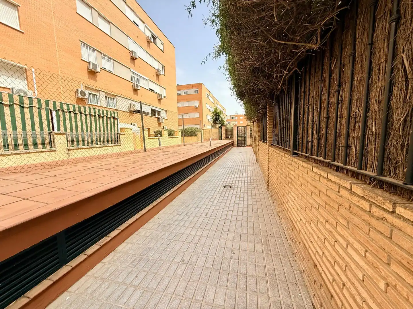 Vista exterior de Pis en venda en La Rinconada amb Aire condicionat, Traster i Balcó