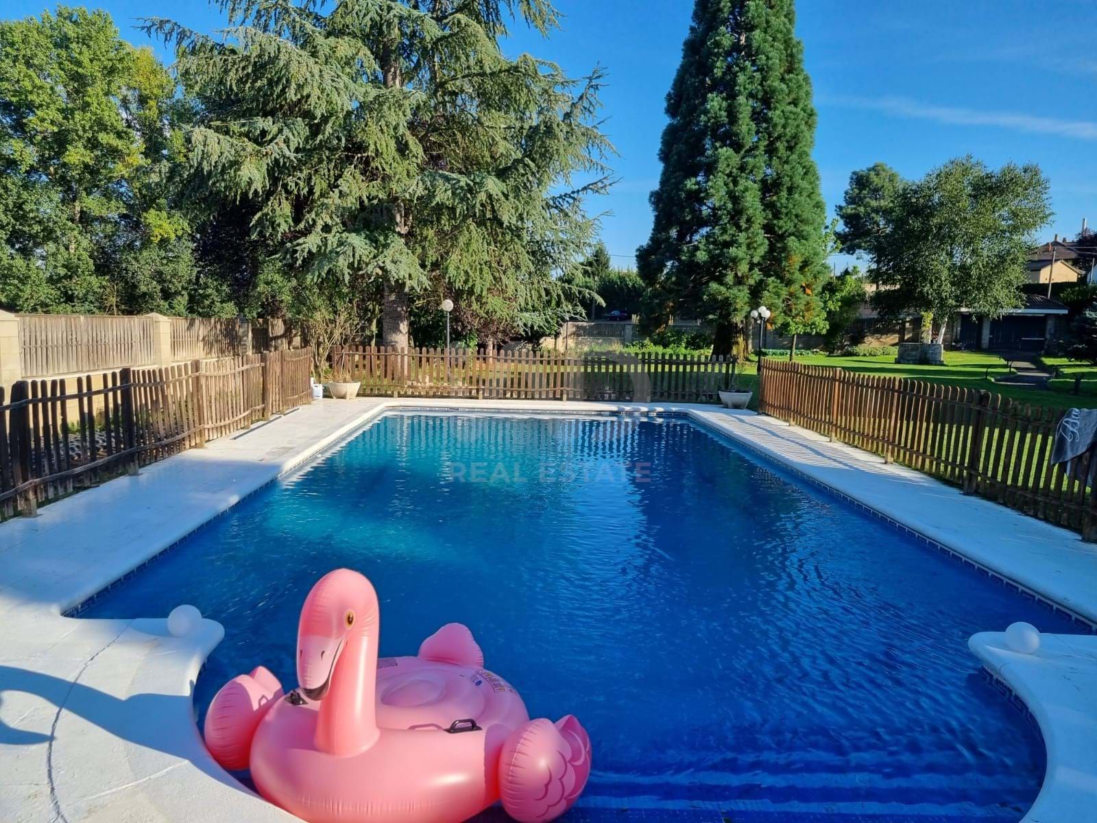 Piscina de Casa o xalet en venda en San Andrés del Rabanedo amb Calefacció i Piscina