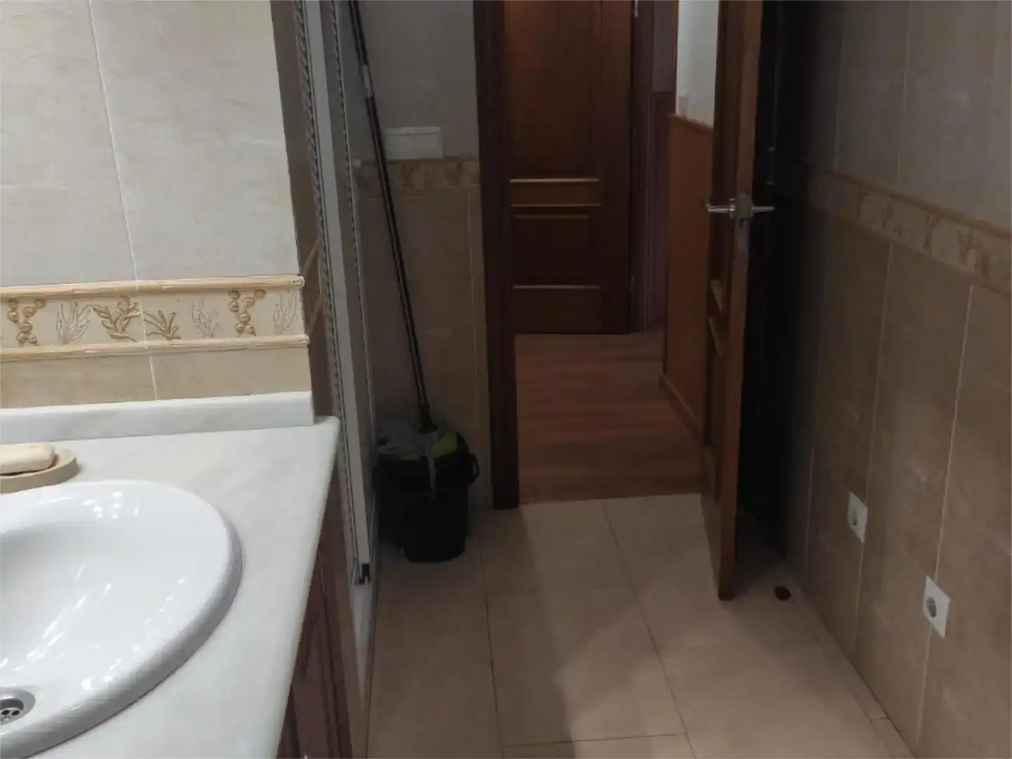 Bany de Pis en venda en Beas amb Aire condicionat, Jardí privat i Parquet