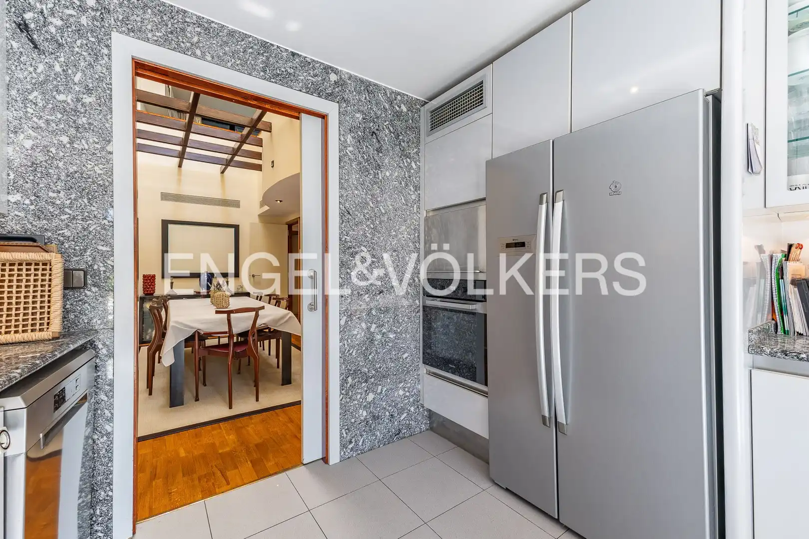 Cocina de Casa o chalet en venta en Barcelona con Aire acondicionado, Calefacción y Jardín privado