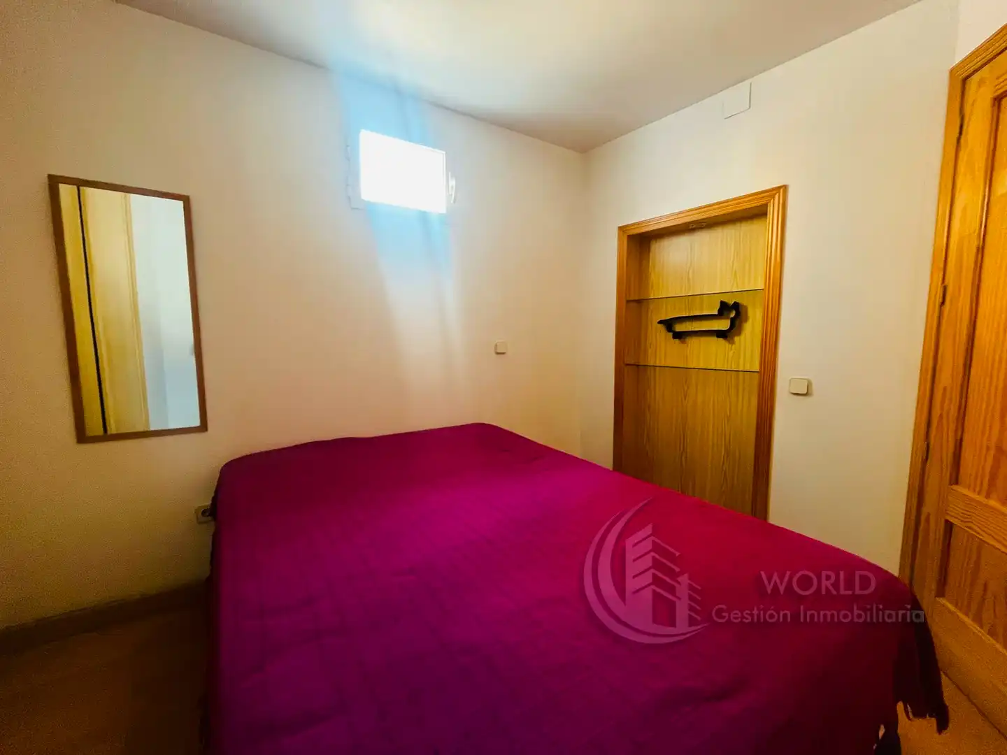 Dormitori de Apartament de lloguer en Madrid amb Calefacció, Moblat i Rentadora