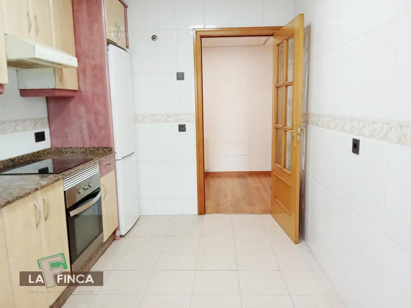 Cuina de Pis en venda en Oviedo  amb Calefacció, Parquet i Terrassa