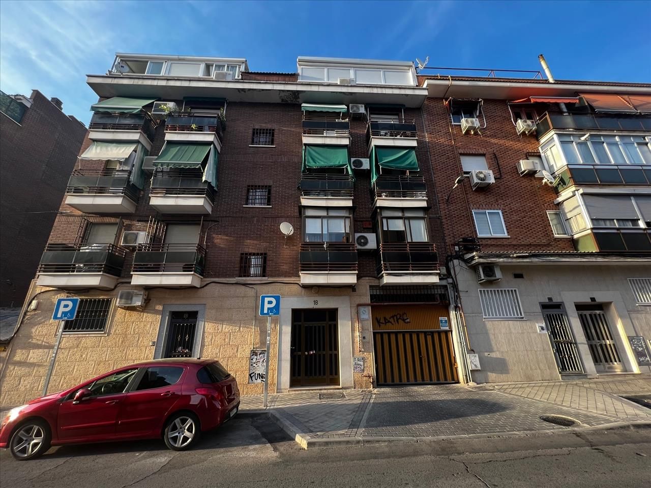 Exterior view of Garage for sale in  Madrid Capital