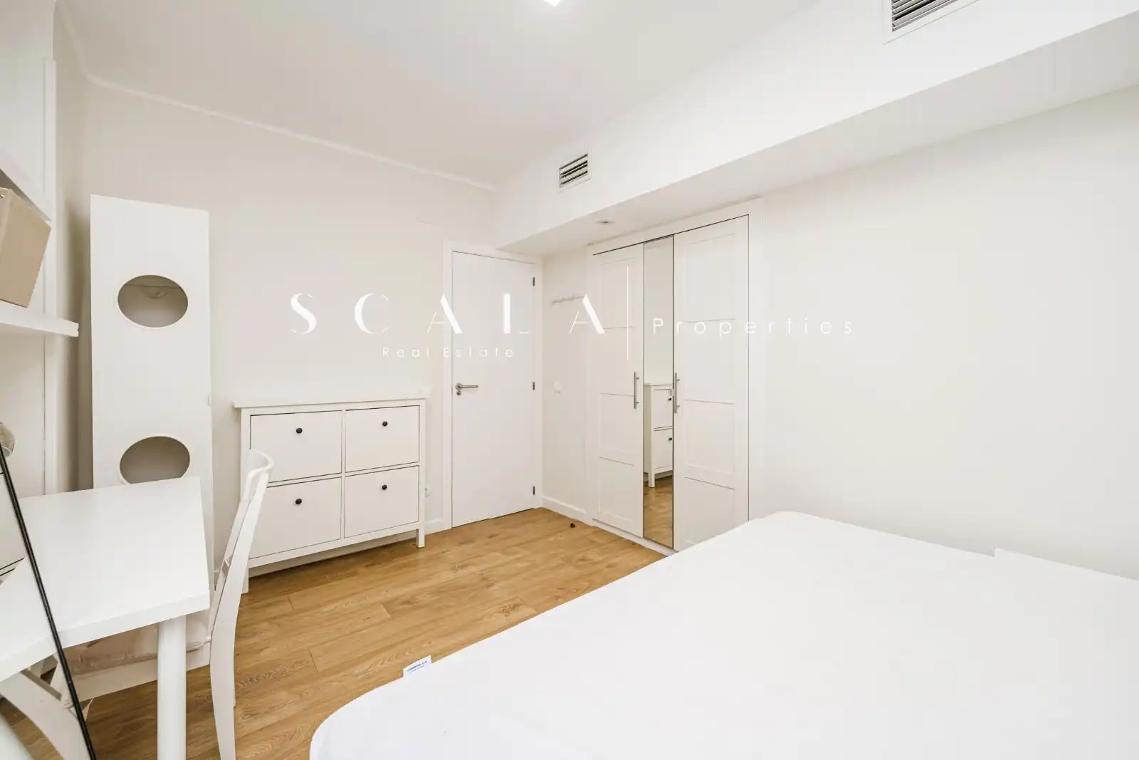 Bedroom of Flat for sale in Madrid  with Air Conditioner, Heating and Terrace
