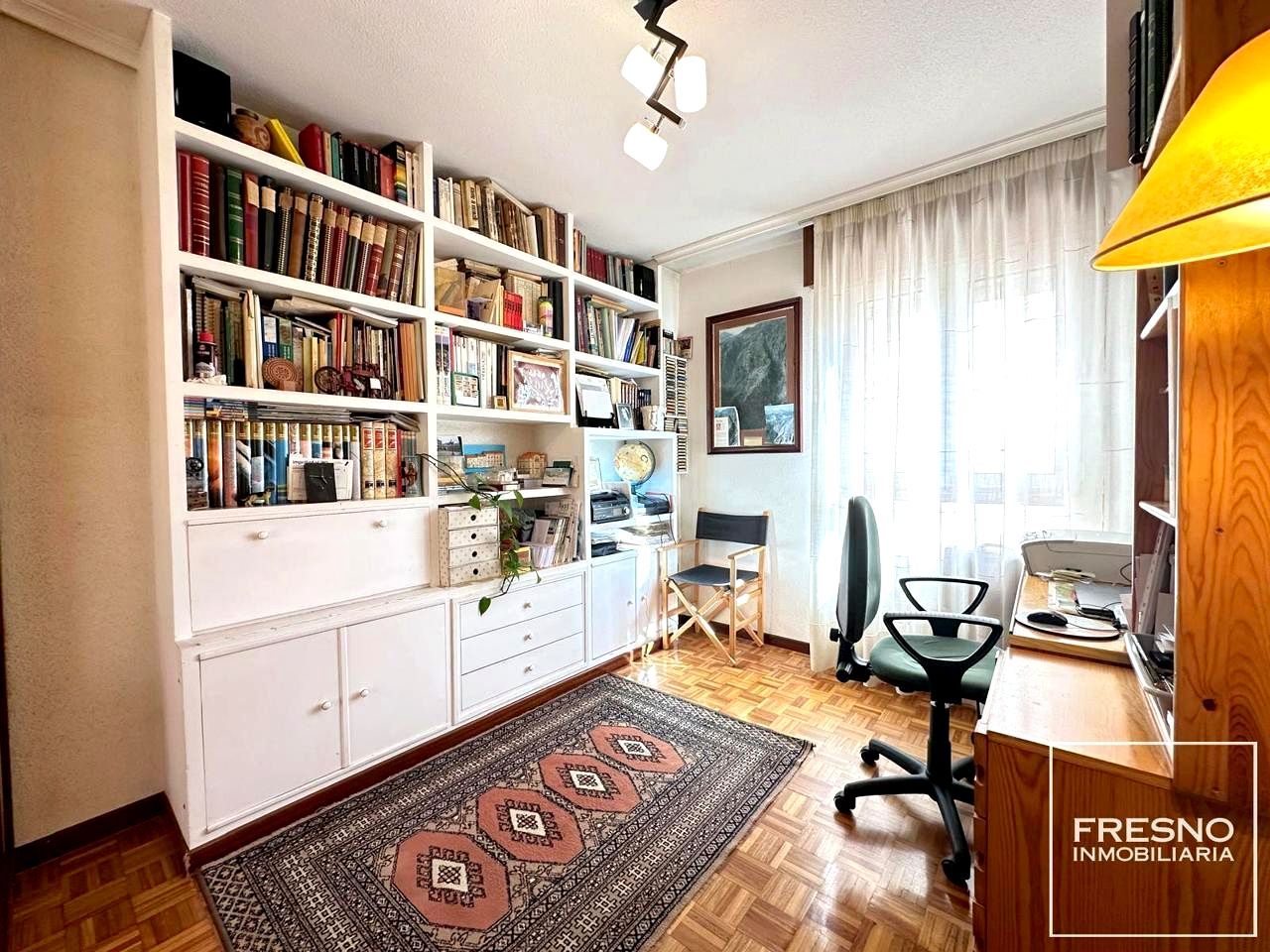 Sala de estar de Piso en venta en Santander con Calefacción, Parquet y Trastero