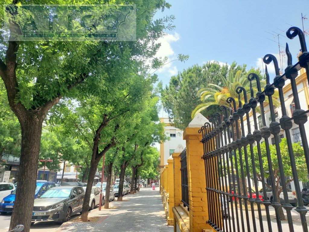 Vista exterior de Pis en venda en  Sevilla Capital