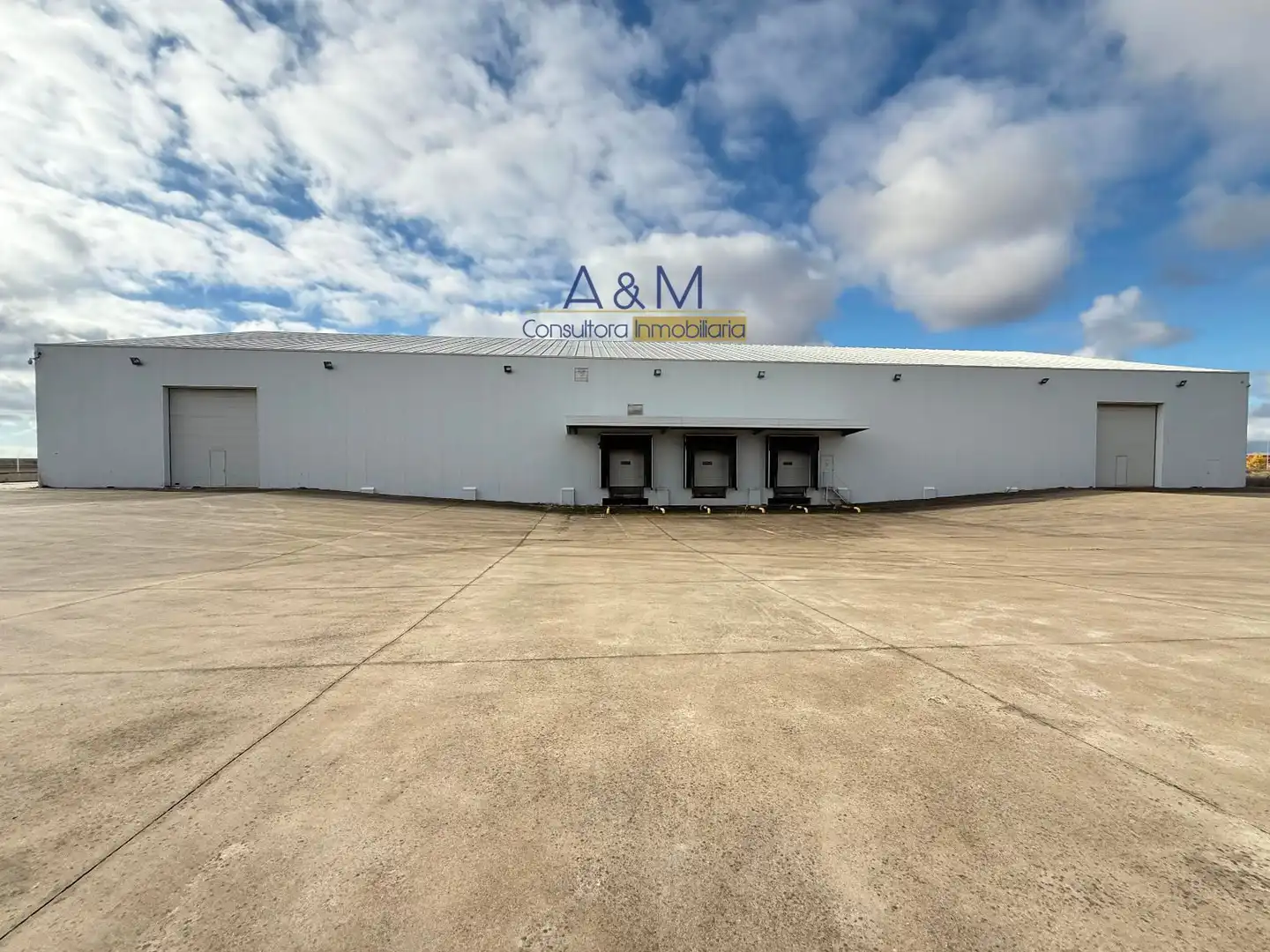 Vista exterior de Nave industrial de alquiler en Villabrázaro