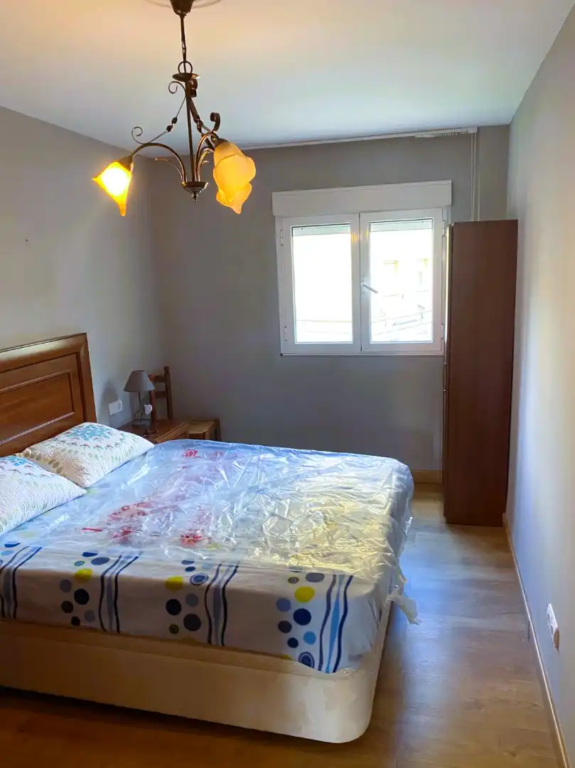 Habitación de Piso en venta en Avilés con Amueblado y Balcón