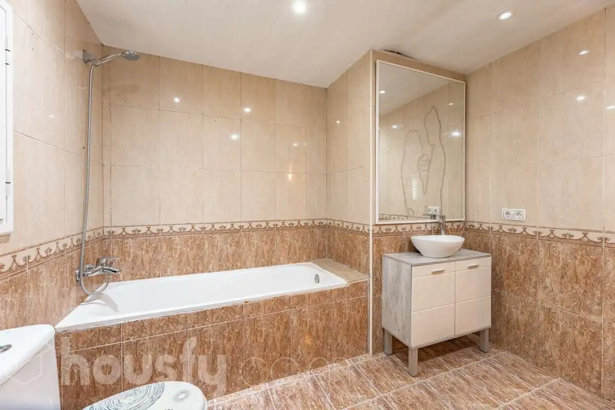 Baño de Piso en venta en Castelldefels con Aire acondicionado, Jardín privado y Terraza