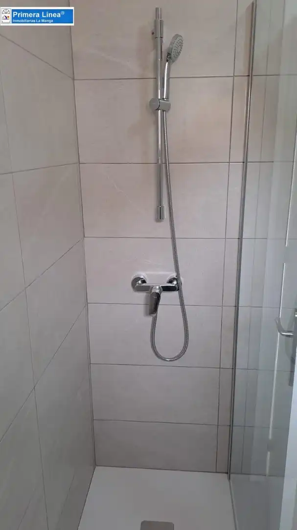 Badezimmer von Wohnungen zum Verkauf in Cartagena mit Privatgarten, Terrasse und Möbliert