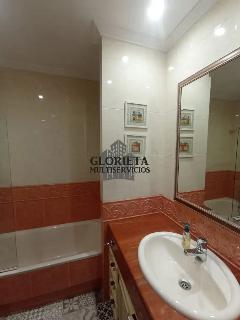 Baño de Casa adosada en venta en Baiona con Calefacción, Parquet y Terraza