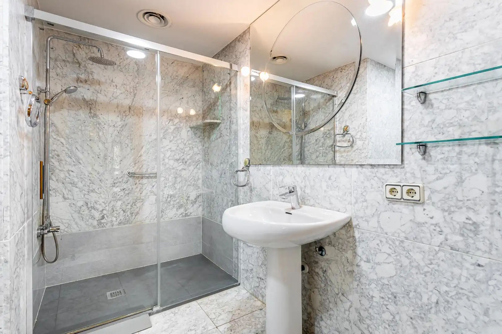Baño de Piso de alquiler en Valencia con Aire acondicionado, Calefacción y Terraza