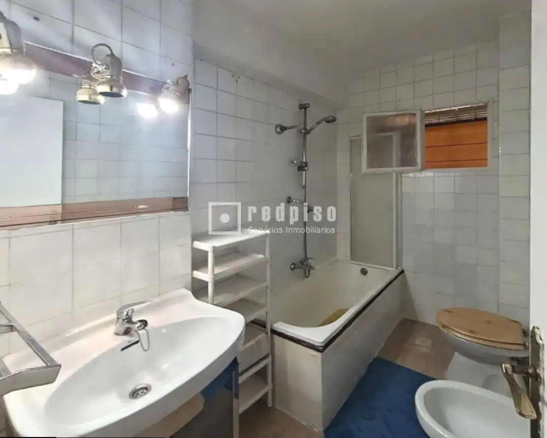 Baño de Piso en venta en Sevilla con Aire acondicionado y Terraza