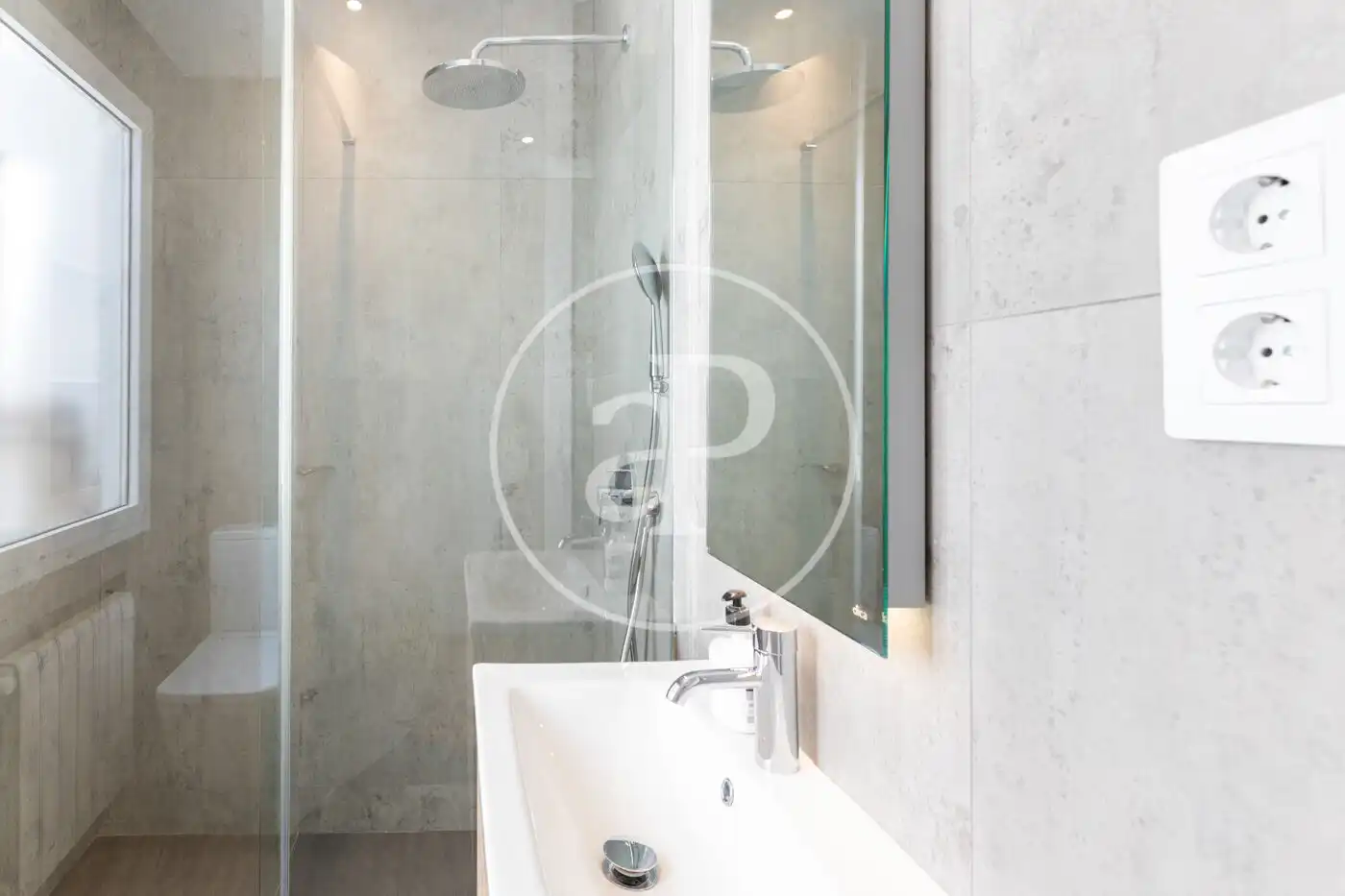 Badezimmer von Dachboden zur Miete in Madrid mit Klimaanlage, Heizung und Terrasse