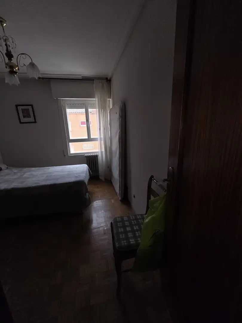 Bedroom of Flat for sale in Salamanca  with Heating, Parquet flooring and Balcony