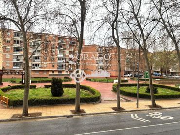 Pis amb ascensor en venda a Caballería Española