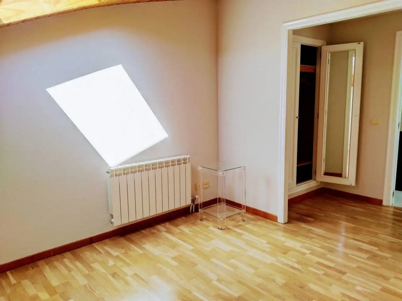 Sala de estar de Dúplex de alquiler en Burgos con Calefacción, Parquet y Amueblado