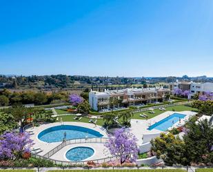 Piscina de Apartament en venda en Benahavís amb Aire condicionat, Calefacció i Terrassa