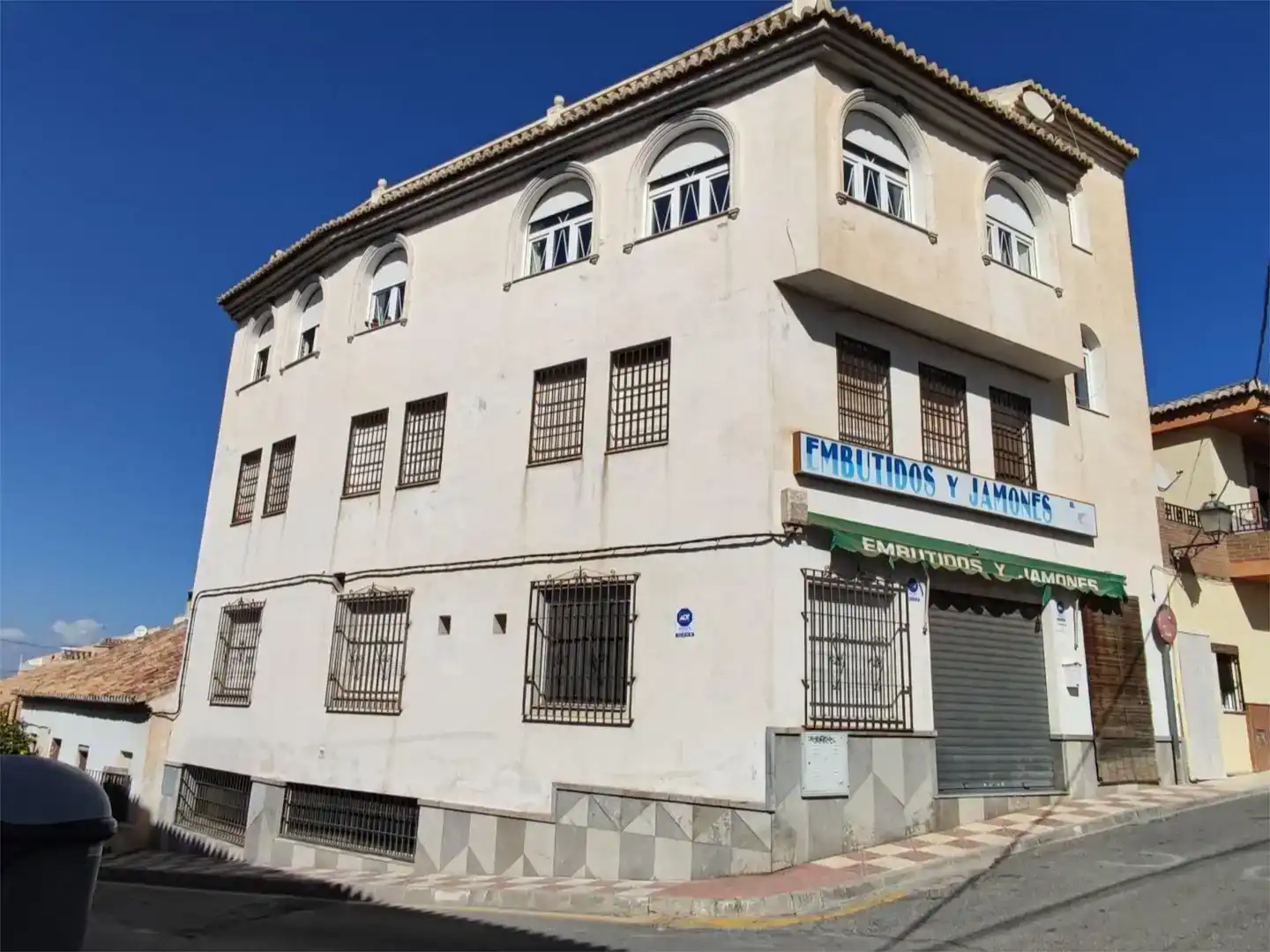 Vista exterior de Casa o xalet en venda en La Zubia amb Aire condicionat i Traster