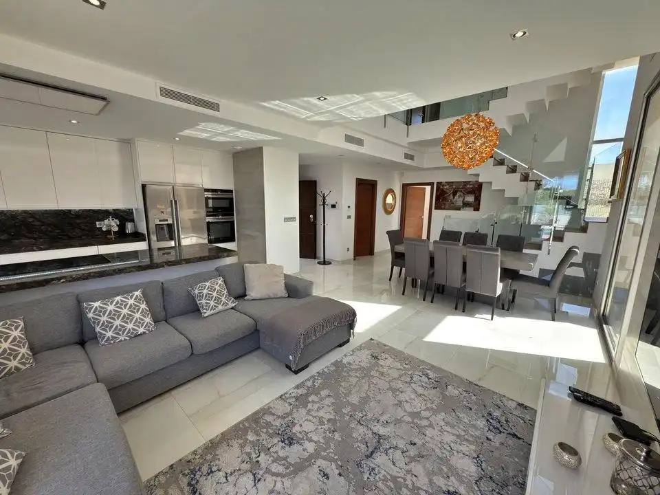 Sala d'estar de Casa o xalet en venda en Orihuela amb Aire condicionat, Calefacció i Jardí privat