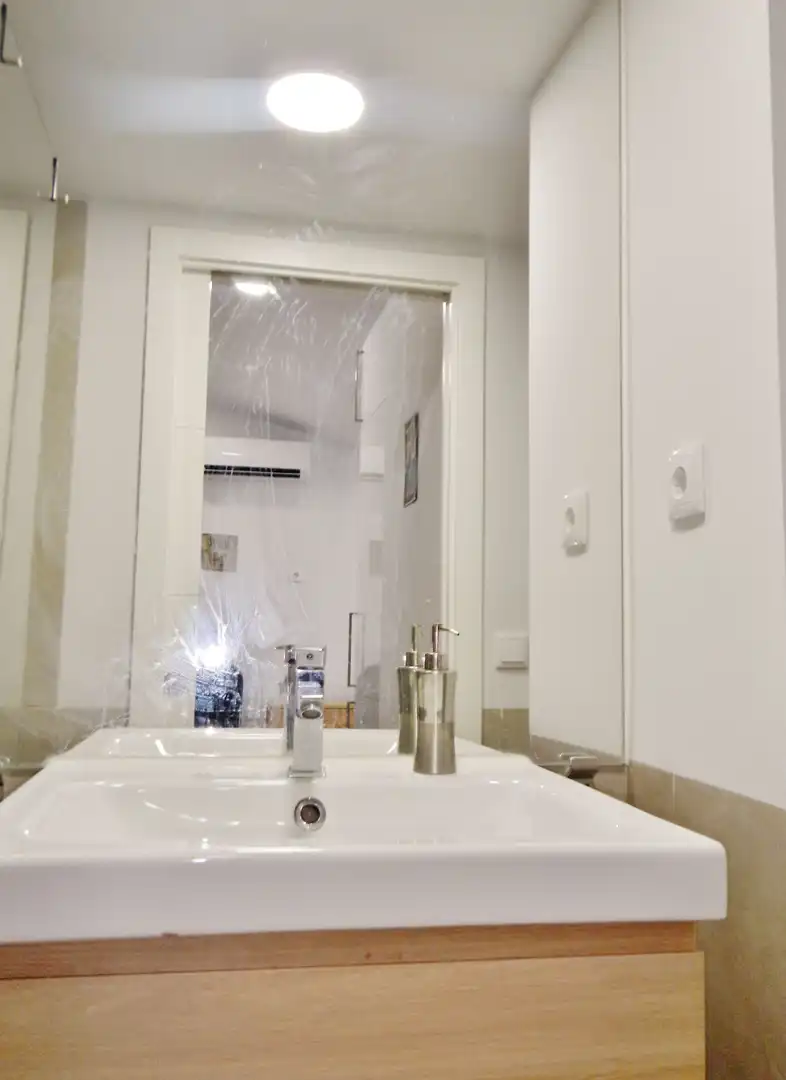 Bathroom of Attic for rent in Madrid  with Air Conditioner, Heating and Furnished