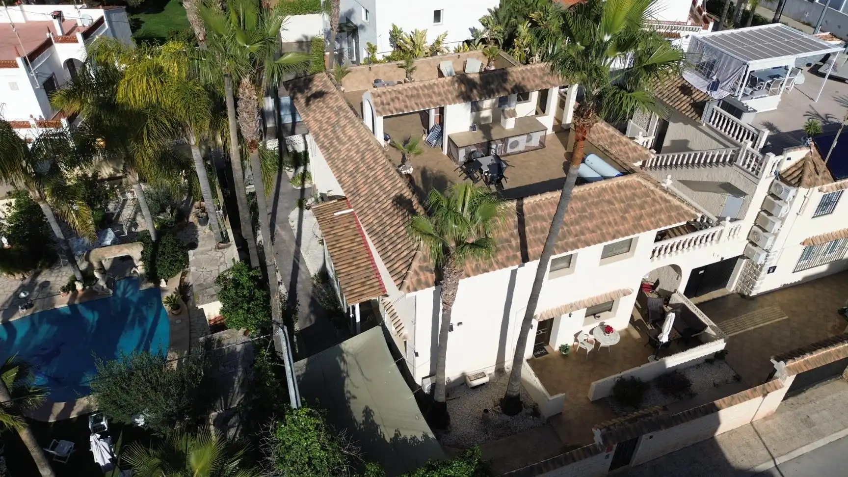 Vista exterior de Casa o xalet en venda en L'Alfàs del Pi amb Aire condicionat, Calefacció i Jardí privat