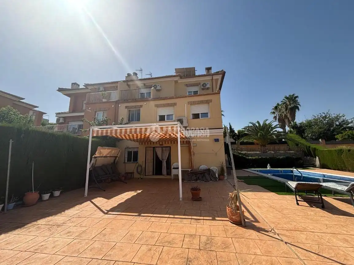 Casa pareada con terraza en venta en La Guardia de Jaén