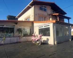 Vista exterior de Casa o xalet en venda en Santander amb Calefacció, Jardí privat i Terrassa