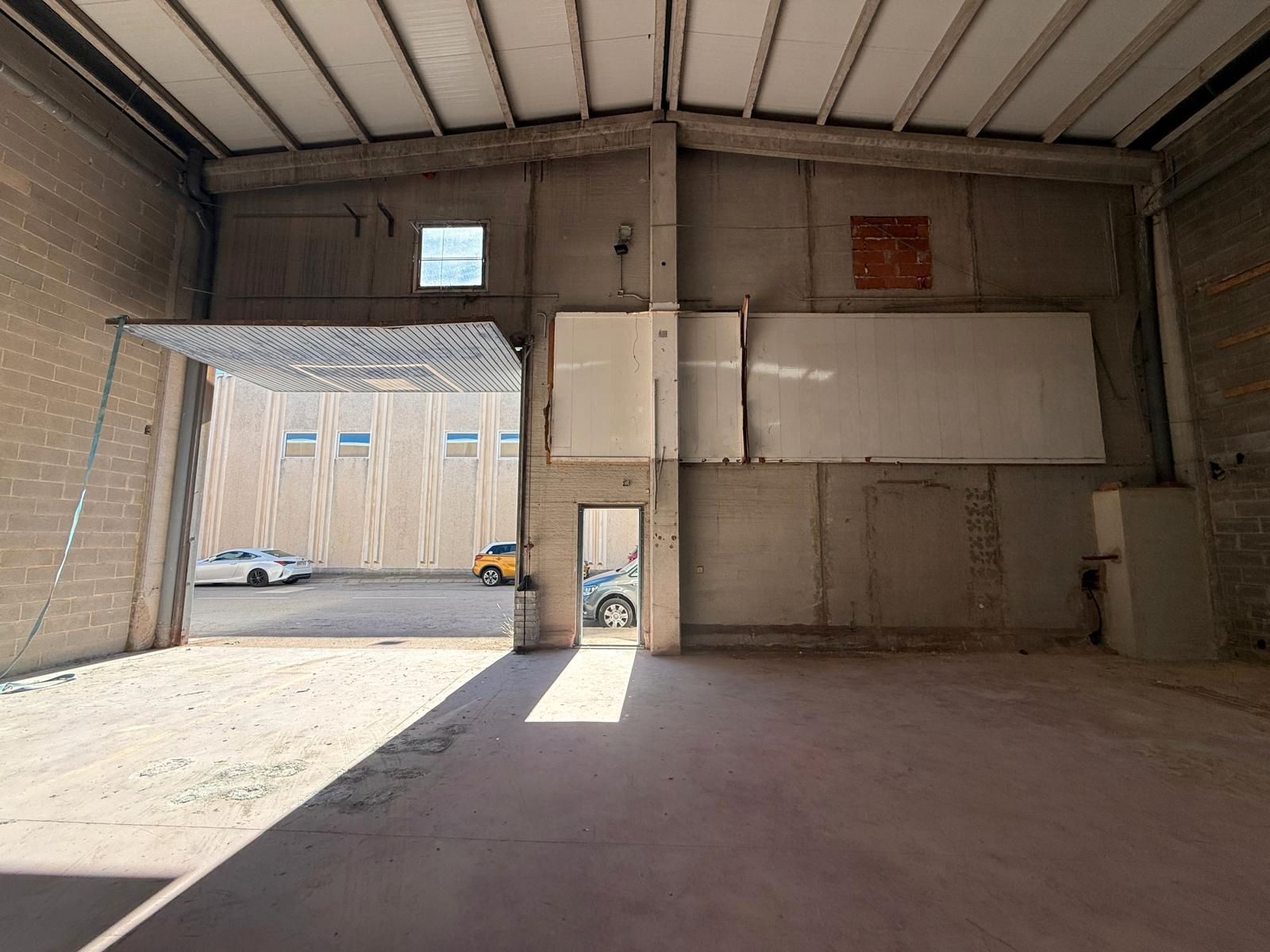 Vista exterior de Nau industrial de lloguer en Santa Oliva