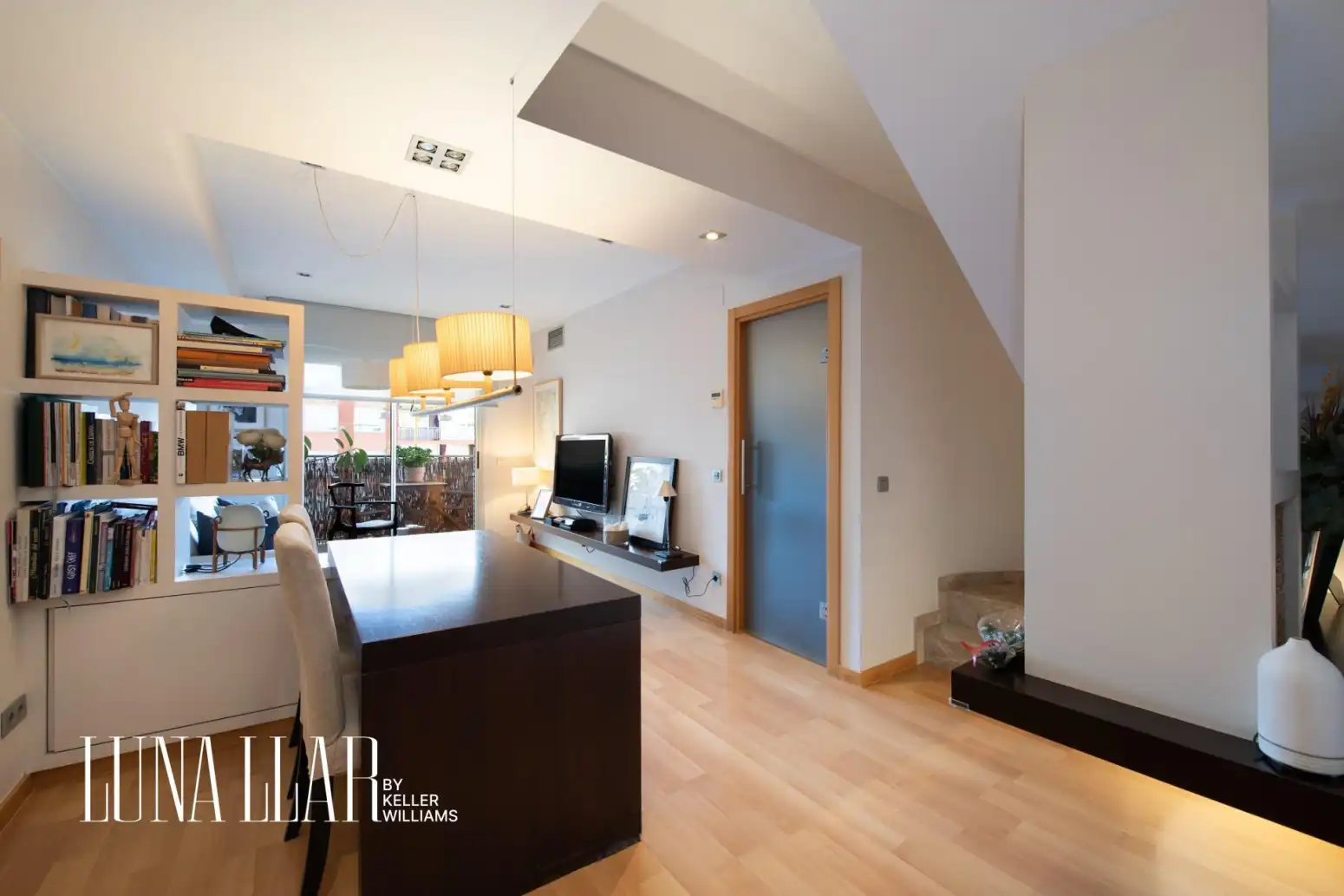 Living room of Flat for sale in Castelldefels  with Parquet flooring, Terrace and Balcony