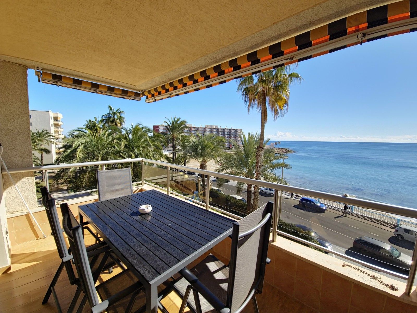 Terraza de Apartamento de alquiler en Torrevieja con Aire acondicionado, Calefacción y Piscina