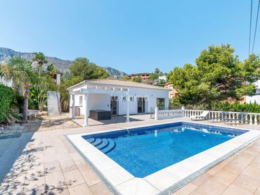 Chalet con piscina en venta en El Montgó
