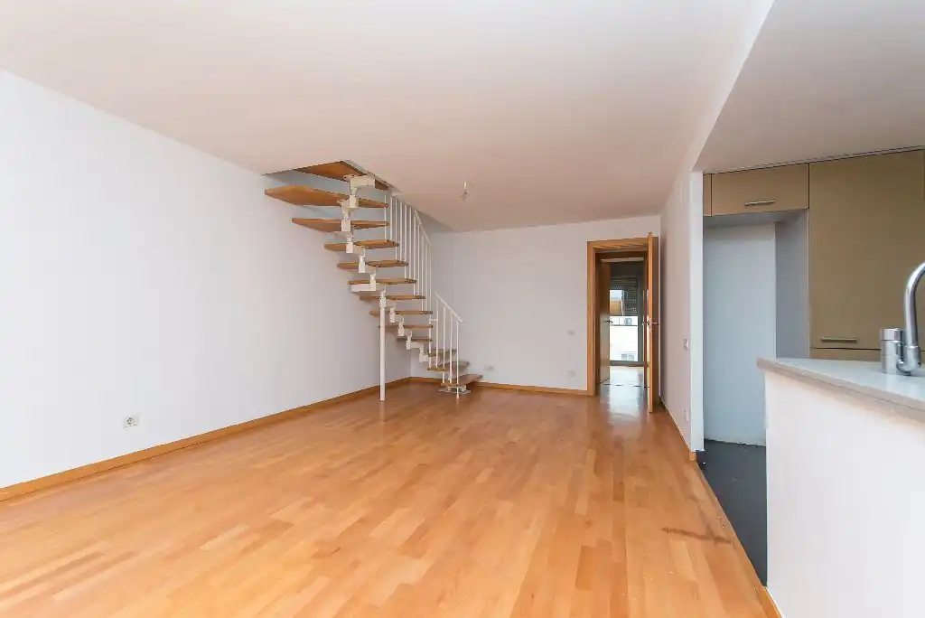 Piso en venta en Carrer Moianès, Hostal